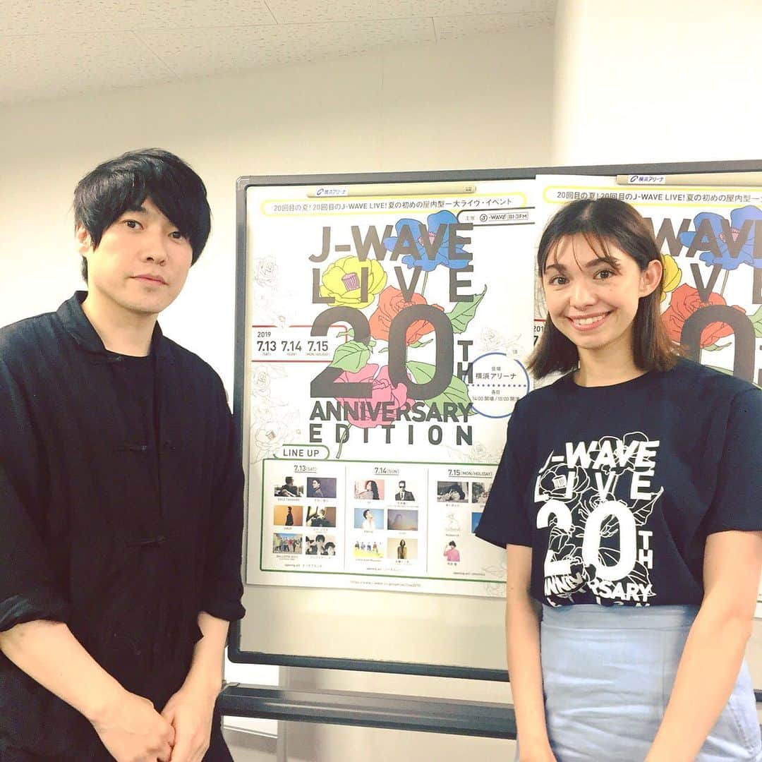 横山エリカさんのインスタグラム写真 - (横山エリカInstagram)「今週の放送はJ-WAVE LIVEの会場、横浜アリーナからお届けしました🎧 SEASONSにお邪魔したり、ゲストをお招きしたり、いつもとは全く違う雰囲気にかなり緊張😂でも楽しかったです😆 放送後は番組に登場してくれた さかいゆうさんとフジファブリックさんのライブも楽しみました😌 #jwave #jwavelive #yokohamaarena #さかいゆう #フジファブリック #ありがとうございました」7月18日 18時56分 - erika0630