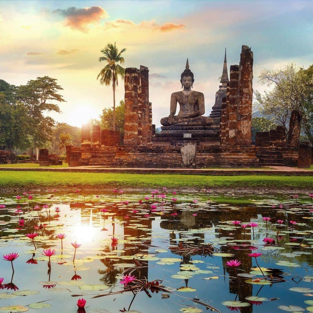 Lonely Planetさんのインスタグラム写真 - (Lonely PlanetInstagram)「#Thailand has endured as a popular travel destination over many decades. It seems we just can't get enough of its intoxicating melange of frenetic cities, ancient #temples and warmly welcoming locals. However, the Thai #tourism authority feel there's still more to discover, in a new campaign to encourage visitors further afield than the usual tourist trail... Tap our link in bio to find out which of the country's little-known sites will allow you to escape the crowds!」7月18日 19時00分 - lonelyplanet