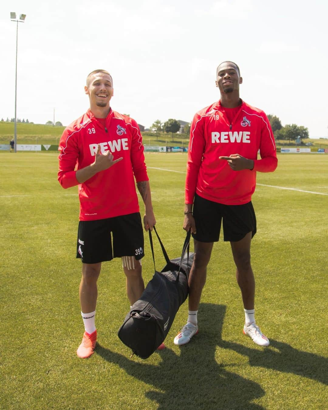 1.FCケルンさんのインスタグラム写真 - (1.FCケルンInstagram)「Posing game strong 💯  #effzeh #fcköln #köln #kölle #posing」7月18日 19時05分 - fckoeln