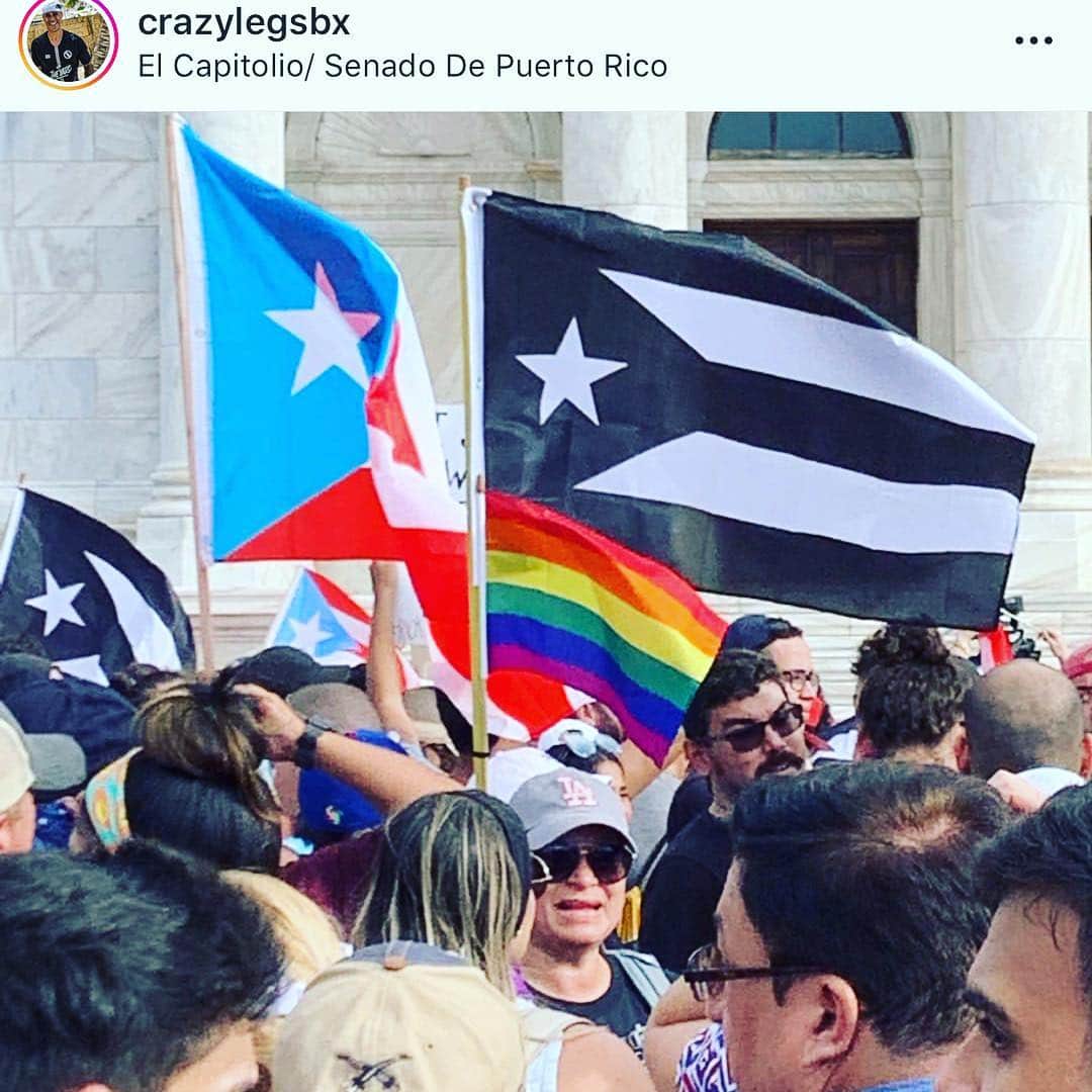 ジョン・レグイザモさんのインスタグラム写真 - (ジョン・レグイザモInstagram)「Stand up for #PuertoRico stronger together! #rosellorenuncia #roselloStepDown #roselloResign」7月18日 19時17分 - johnleguizamo