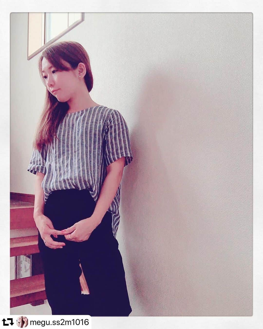 着心地のいい服さんのインスタグラム写真 - (着心地のいい服Instagram)「#repost @megu.ss2m1016﻿ ・・・﻿ 私は爽やかな、水色と白のストライプ💫﻿ サラッとした素材で、本当に着心地がいいんです❣️﻿ しかもね、﻿ この時期重要なのって、うつるかorうつらないか！！！笑﻿ 私暑がりなので、﻿ 極力重ね着したくないんです💦﻿ でも、このトップスは下着がうつらないのでサラッと1枚で着れるのも大きいpoint！﻿ この夏はヘビロテ間違いなし♫﻿ ・・・﻿ @megu.ss2m1016 様、ステキな投稿ありがとうございます！﻿ シンプルなコーディネート、とてもお似合いです。﻿ この夏、たくさん着てあげてくださいね☺️」7月18日 19時11分 - kigokochi_official