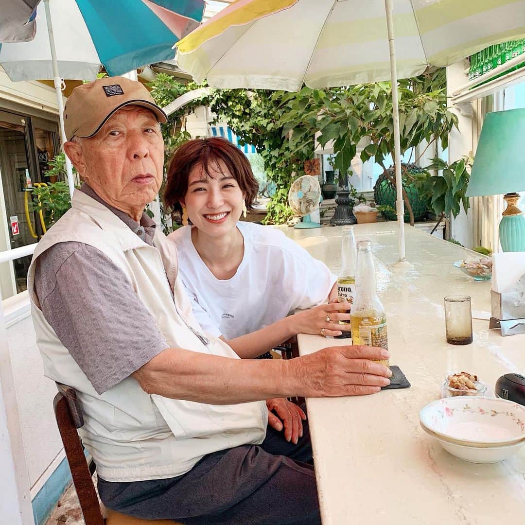 izu（出岡美咲）さんのインスタグラム写真 - (izu（出岡美咲）Instagram)「おじいちゃんが とびきり嬉しい時の くしゃって笑った顔が1番好きです。また昼ビールしようね🍻」7月18日 19時27分 - izu_stagram