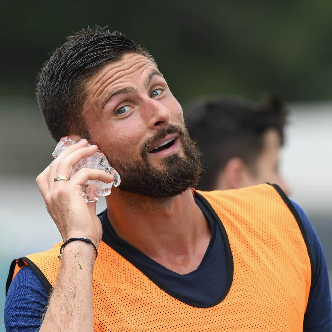 チェルシーFCさんのインスタグラム写真 - (チェルシーFCInstagram)「‘Bonjour, who’s cooling?’ 📞❄️ #CFCinJapan #Chelsea #CFC #Giroud」7月18日 19時27分 - chelseafc