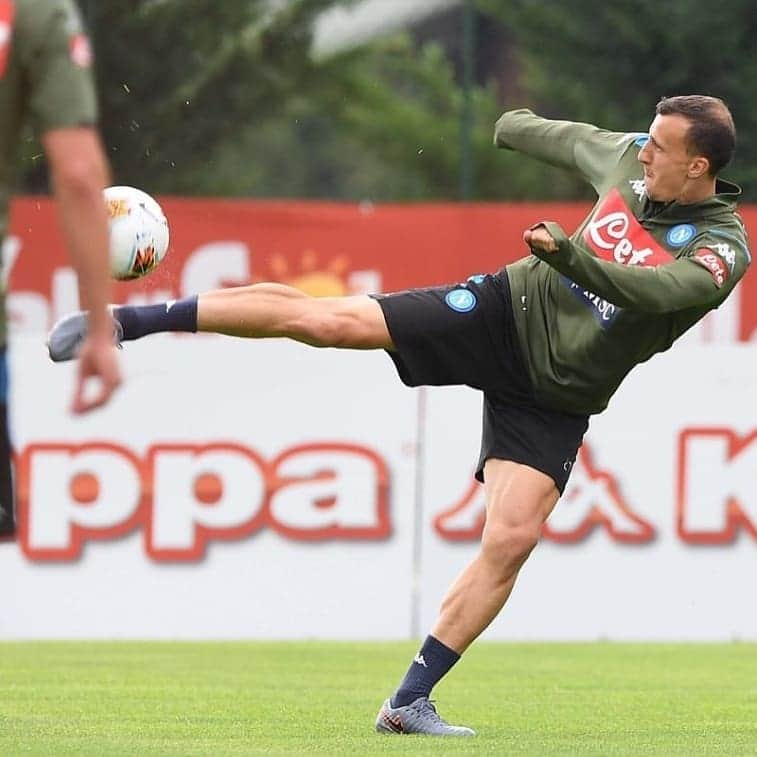 ヴラド・キリケシュのインスタグラム：「Boom ⚽️」