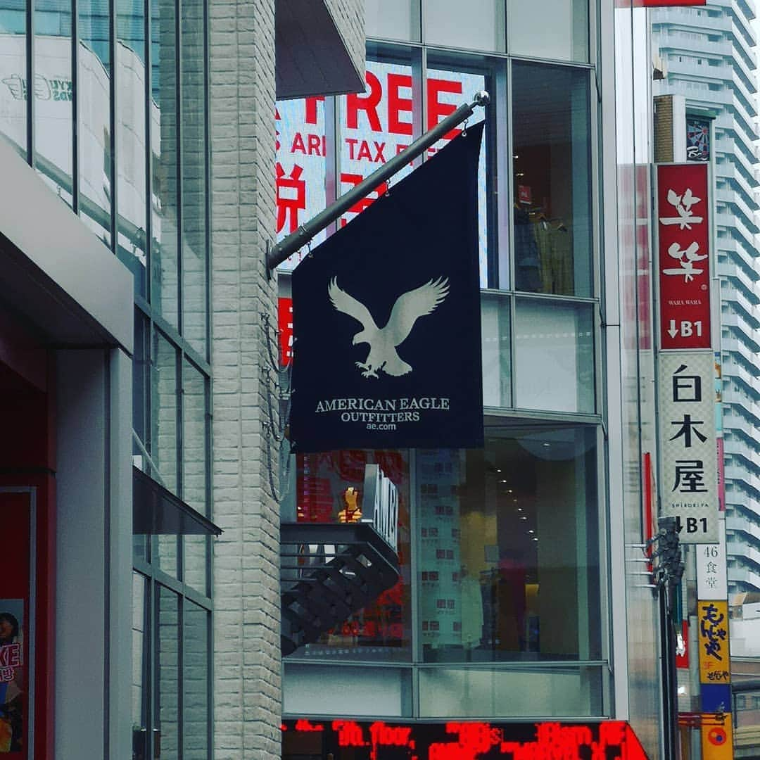 デラックスのインスタグラム：「アメリカンイーグル！！ #アメリカンイーグル #AMERICAN EAGLE #試着室からこんにちは」