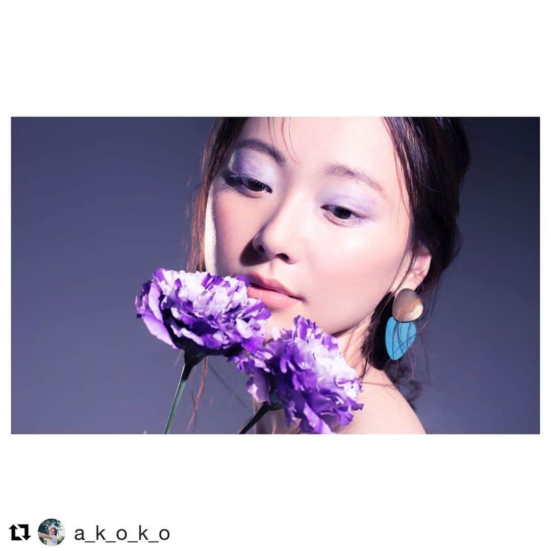 のインスタグラム：「#Repost @a_k_o_k_o with @get_repost ・・・ . . . . Model:@shokohazz210  Photo:@kimimikawa  hairmake:@a_k_o_k_o . . . . . . . . . . . . . . . #hairmake#hair#make#beauty#model#photo#shooting#fashion#portrait#testshooting #美#ヘアメイク#ヘア#メイク#ポートレート#被写体#トルコキキョウ#flower」