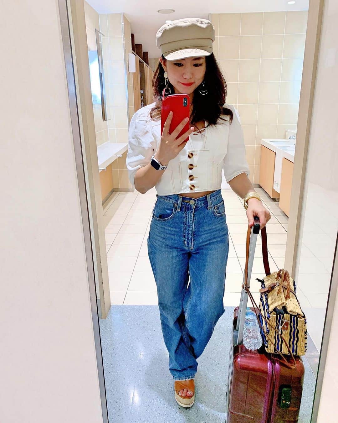 長嶺菜菜子のインスタグラム：「﻿ ﻿ 最近のお気に入りのトップス🥳🥳﻿ @esutoreja﻿﻿﻿ ﻿ ﻿ 私好みのドンピシャな感じの洋服が多いの😍🍍🌴🌺﻿ ﻿ ﻿ アクセサリーもめちゃくちゃ可愛いから﻿ 新作出たら毎回チェック中😚﻿→2枚目 ﻿ ﻿ ★------------------------------------------------☆﻿ ﻿#沖縄人 #うちなんちゅ ﻿ #旅好き #旅﻿ #夏コーデ #コーディネート﻿ #estutoreja﻿﻿﻿ #estutorejaコーデ﻿﻿﻿ #estutorejasnap」