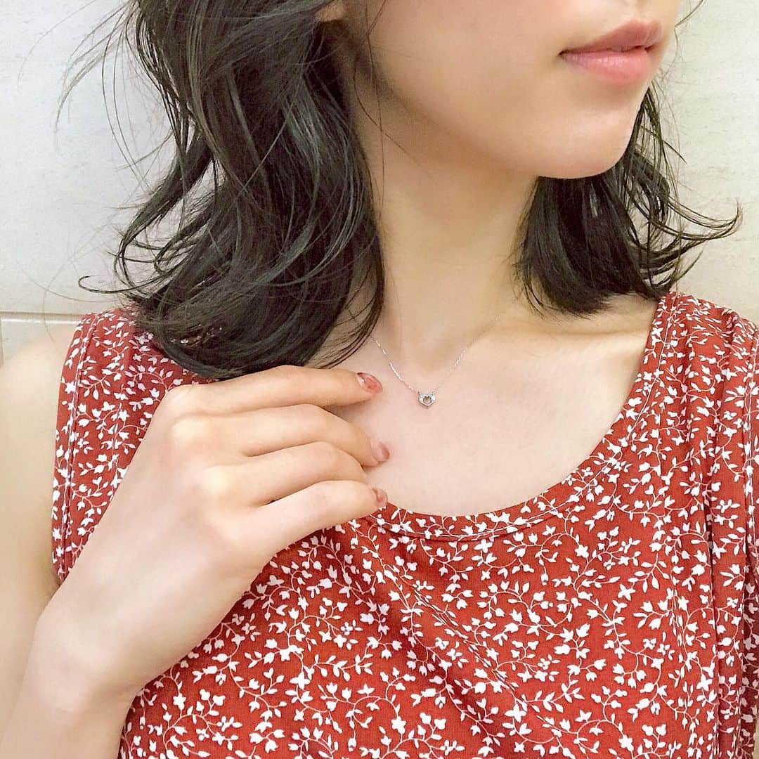 布川桃花さんのインスタグラム写真 - (布川桃花Instagram)「華奢なネックレスは ゴールドしか持ってなかったから新しく💍 . @accessory_bloom のハートモチーフ❤︎ . #bloom #ブルーム #bloomコーデ」7月18日 19時41分 - momoka_fukawa