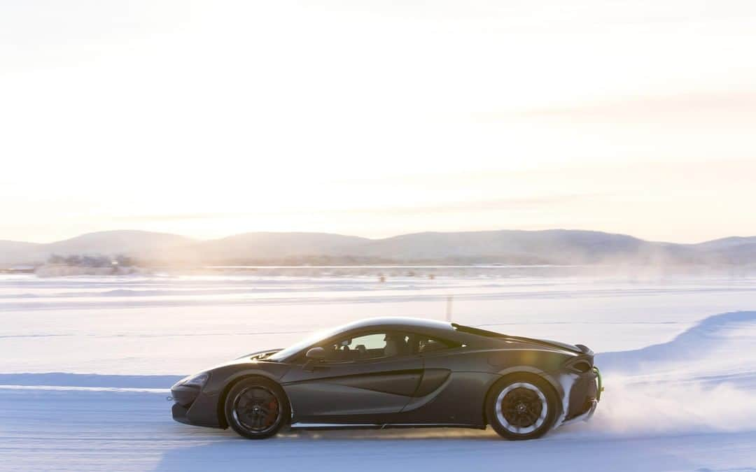 McLaren Automotiveさんのインスタグラム写真 - (McLaren AutomotiveInstagram)「Driving on ice is a unique experience - one that will stay with you long after the snow has melted. Push your driving skills to the absolute limit and enjoy every drift and turn at the #McLarenArcticExpereince. Check out our stories for more information. #PureMcLaren」7月18日 20時00分 - mclarenauto