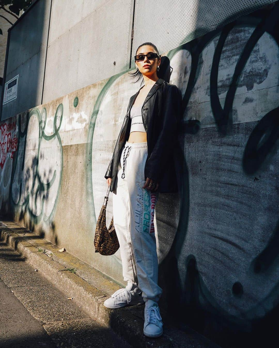 Fashionsnap.comさんのインスタグラム写真 - (Fashionsnap.comInstagram)「【#スナップ_fs】 Name 山田 真子  Jacket #used Shirt #ALEXANDERWANG Pants #ALEXANDERWANG #adidas Bag #FENDI Shoes #Adidas Eyewear #BALENCIAGA Ring #MaisonMargiela  #fashionsnap #fashionsnap_women」7月18日 20時08分 - fashionsnapcom