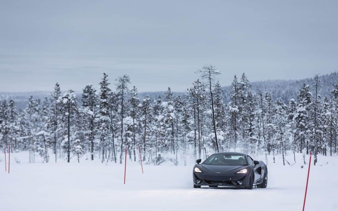 McLaren Automotiveさんのインスタグラム写真 - (McLaren AutomotiveInstagram)「In January 2019 we welcomed guests 200 miles north of the Arctic Circle at the #McLarenArcticExperience. Places for 2020 are now available - are you ready to discover the power and agility of McLaren and put your driving skills to the test? #PureMcLaren」7月18日 20時02分 - mclarenauto