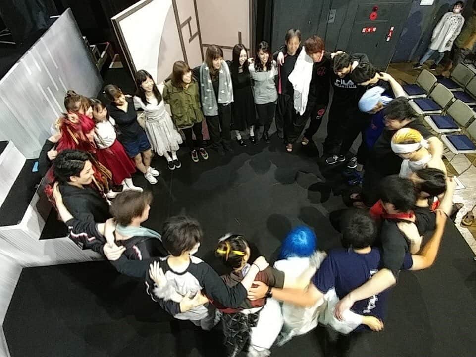 倉田瑠夏さんのインスタグラム写真 - (倉田瑠夏Instagram)「舞台 #封印壊除 無事全公演終了しました☺️👏👏✨ ご来場くださった皆様、ありがとうございました🥰  みんなが楽しかった面白かったと言ってくれて、本当に嬉しかったです🥺💕 イリカを演じられて、とっても幸せでした🥰🍀 . . . 今回この作品に呼んでくださった演出の平さん、優しくて面白くてお芝居にとっても熱心なキャストのみんな、かっこいい衣装を作ってくださったり、照明や音で半端ない迫力を演出してくださったり、封印壊除のステージをつくってくださったり、毎日のように足を運んでくれる方がいたり、感想を沢山ツイートしてくださったり、関わってくださった皆様に感謝の気持ちでいっぱいです！！♡ ♡ . . . このご縁を大切にして、またみなさんに逢えるようにがんばりますっっ🌝💪❤️」7月18日 20時03分 - ruka.kurata