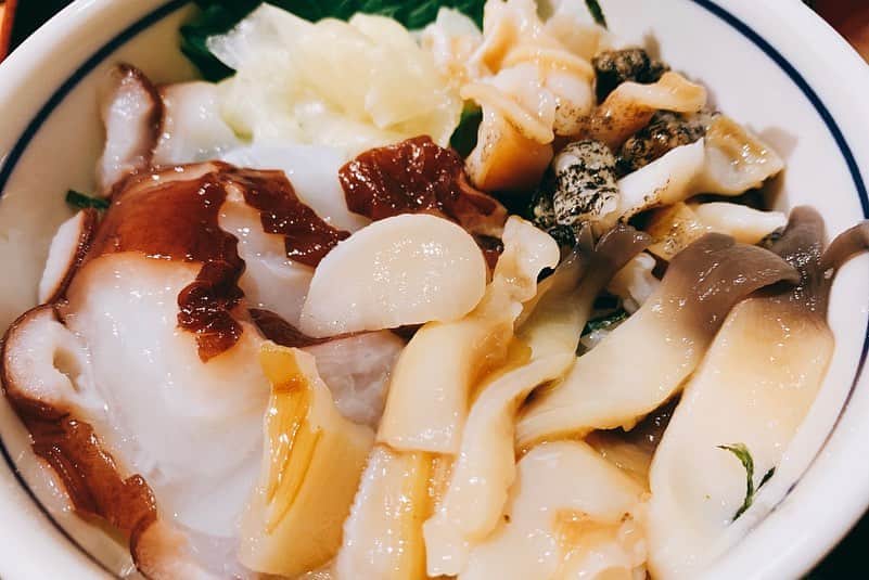小林涼子さんのインスタグラム写真 - (小林涼子Instagram)「. 美味しくて冷たくて 美味しくて美味しくて 食欲が止まらない北海道 🍦 食べ物が好きすぎるので グルメ世界一周にチャレンジ。 日本（普段は東京）にいながら世界のごはんを 食べて食べて食べ尽くそうと思います ✈️ #美味しい #幸せ #ごはん #世界のごはん #世界のグルメ #グルメ世界一周 #トコ旅 #ダイエットは明日から #美容 #beauty #food #eat #worldfood #tokyo #foodcoma #happy #일상 #먹스타그램 #식사 #행복 #吃 #很好」7月18日 20時03分 - ryoko_kobayashi_ryoko