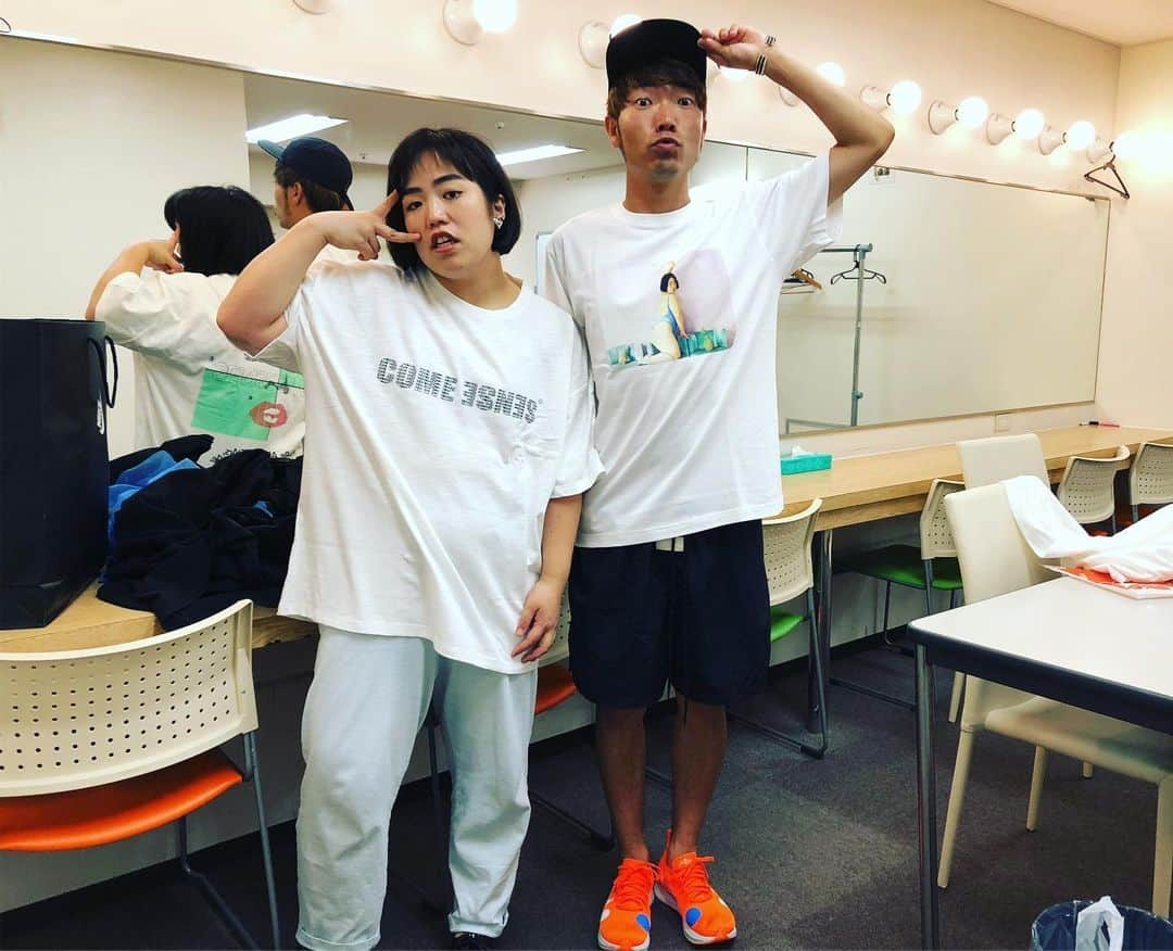 秋山賢太さんのインスタグラム写真 - (秋山賢太Instagram)「ゆりやんTシャツとカムセンスTシャツ。 どちらもぜひ！ ゆりやんが着てるカムセンスTシャツはLサイズです！ #comesense  #ゆりやんレトリィバァ」7月18日 20時04分 - akiyama.0624