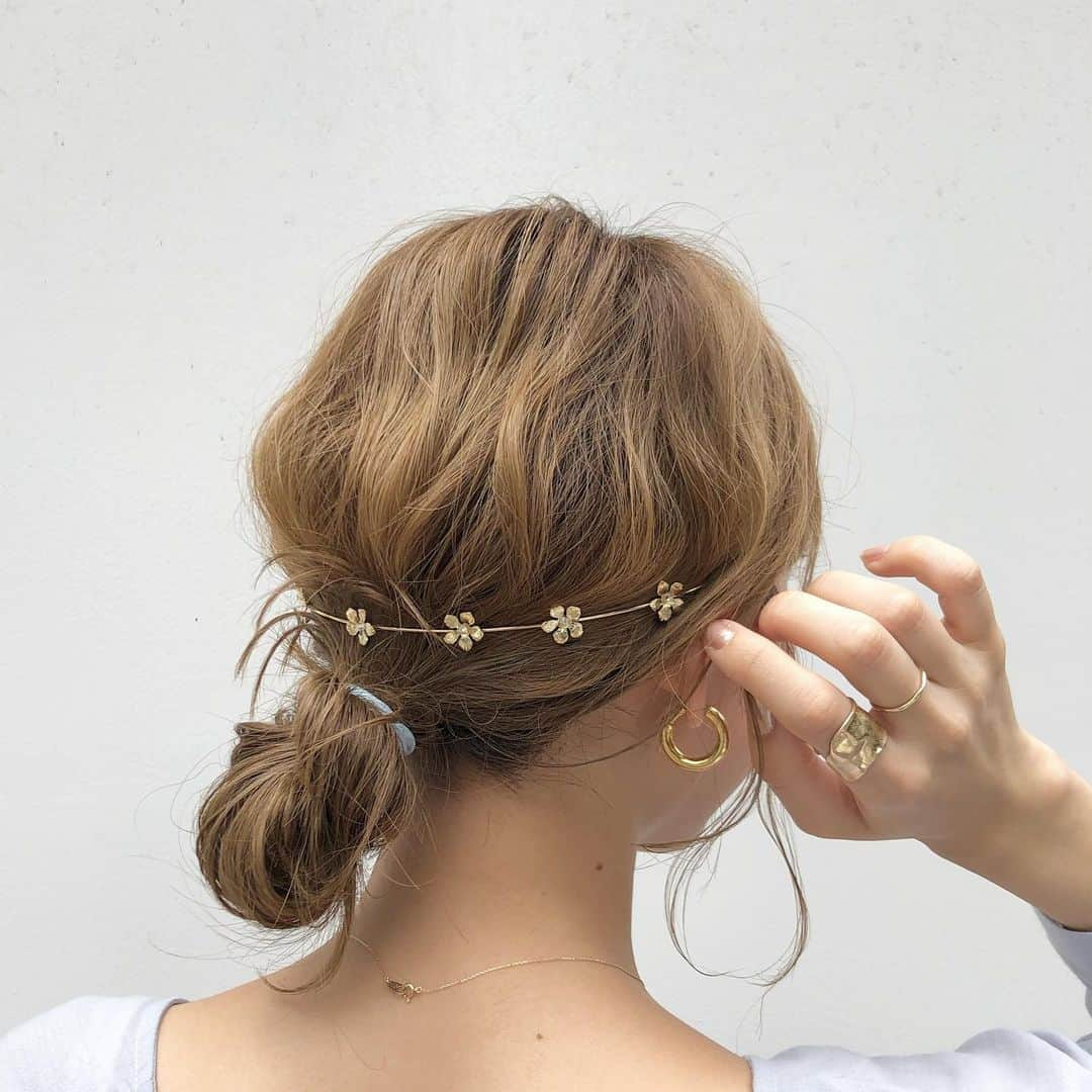 flower OFFICIAL WEB STOREさんのインスタグラム写真 - (flower OFFICIAL WEB STOREInstagram)「accessory...❤️ . IGTVにて ご紹介しておりますセルフヘアアレンジ♡ 最後にご紹介するのは、 後ろに付けるのがオススメな corolle hairband🌼 花かんむりのようなデザインが とびきり可愛いitemです❣️ . 商品について等お気軽にコメント下さい＊ #flower #flowerwebshop #webshop  #通販サイト #ネットショッピング  #レディースファッション #love #girl #style #fashion #coordinat #shopping #tokyo  #balloon#lady #hair #ヘアアレンジ #ヘアアクセ  #accessory #花かんむり #カチューシャ」7月18日 20時05分 - flower_web