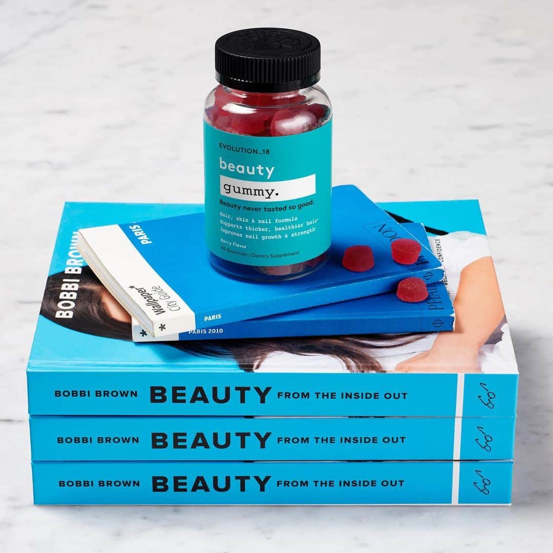 ボビー・ブラウンのインスタグラム：「Just some blue things I am proud of and love. #beautyfromtheinsideout and @evolution_18 beauty gummies. And of course Paris. Photo @joninnewyork」