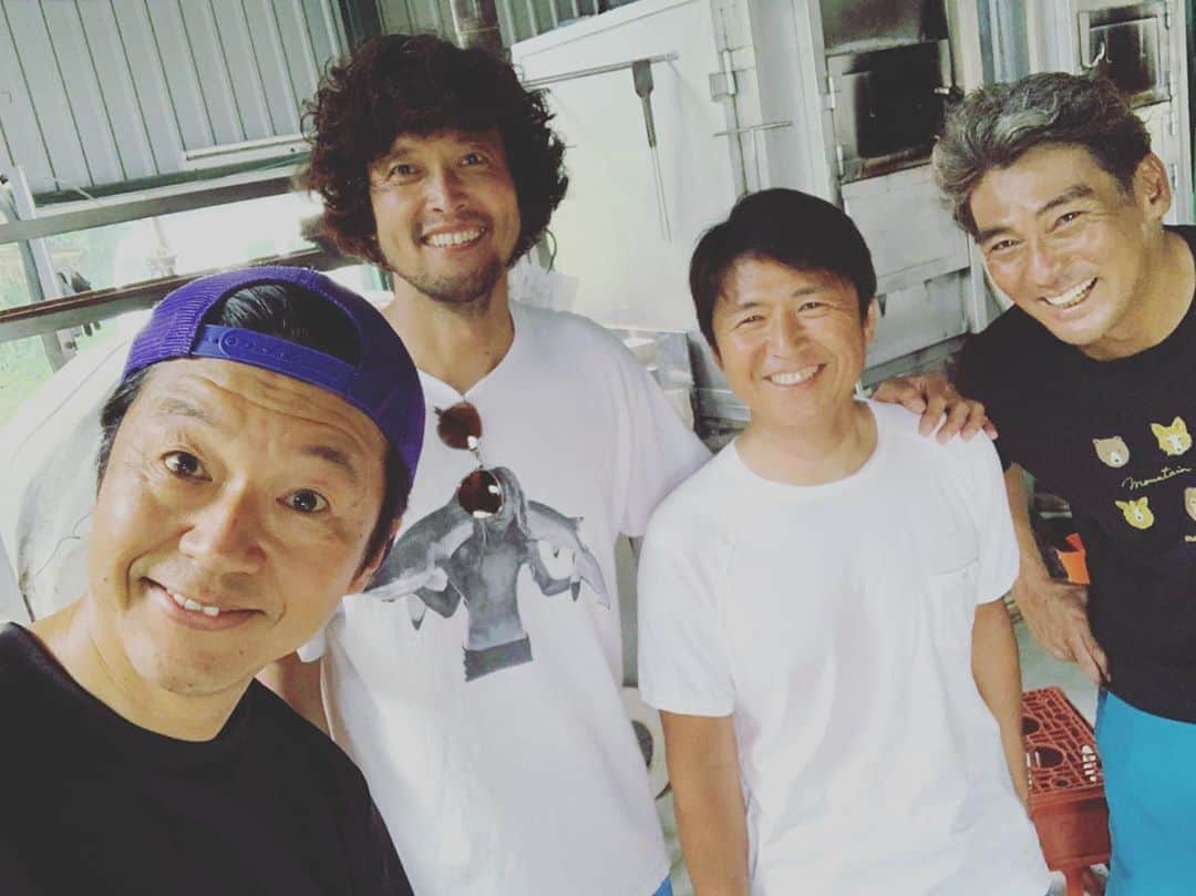 三浦理志さんのインスタグラム写真 - (三浦理志Instagram)「今日は久しぶりにいい波で思いっきりサーフィンができた！ 海上がりに、匠さんのガラス工房 GLASS FISHへ〜。 渋いグラス頂いちゃいました！ また遊びに行きますね！ #surf #surfing #surftrip #glass #glassfish #surfandnorf」7月18日 20時17分 - mar4m