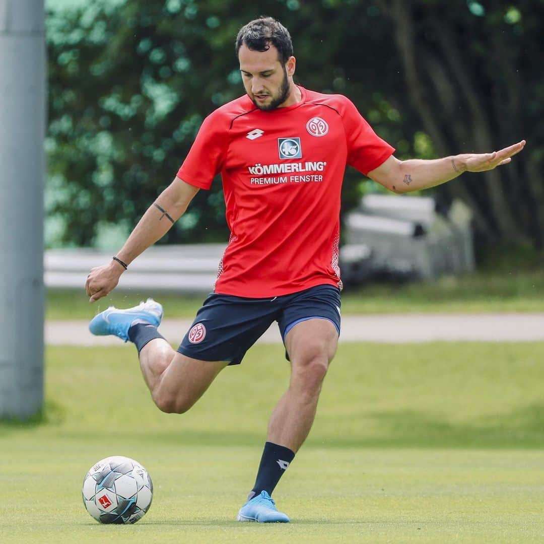 1.FSVマインツ05さんのインスタグラム写真 - (1.FSVマインツ05Instagram)「Welcome back, @levinoeztunali 🙋‍♂️」7月18日 20時12分 - 1fsvmainz05