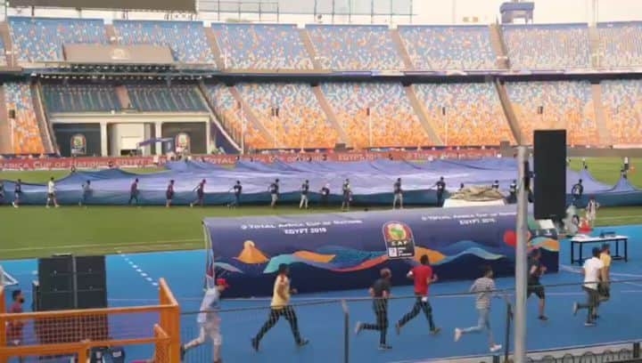 のインスタグラム：「Repping THIS FRIDAY LIVE @ the African Cup of Nations finals! Shutting down the closing ceremony ⚽️🔥 Love to @afcon2019 for allowing me to grace the stage and rep Africa to the world 🌍💪🏿 Ghana Shhhtaaaand up!!!! 🇬🇭 #NewAfricaNation 📽: @alexxadjei  @kwabena_kb @harm_kay  @caroline_odg @mrhackett1  @jeff_lon」