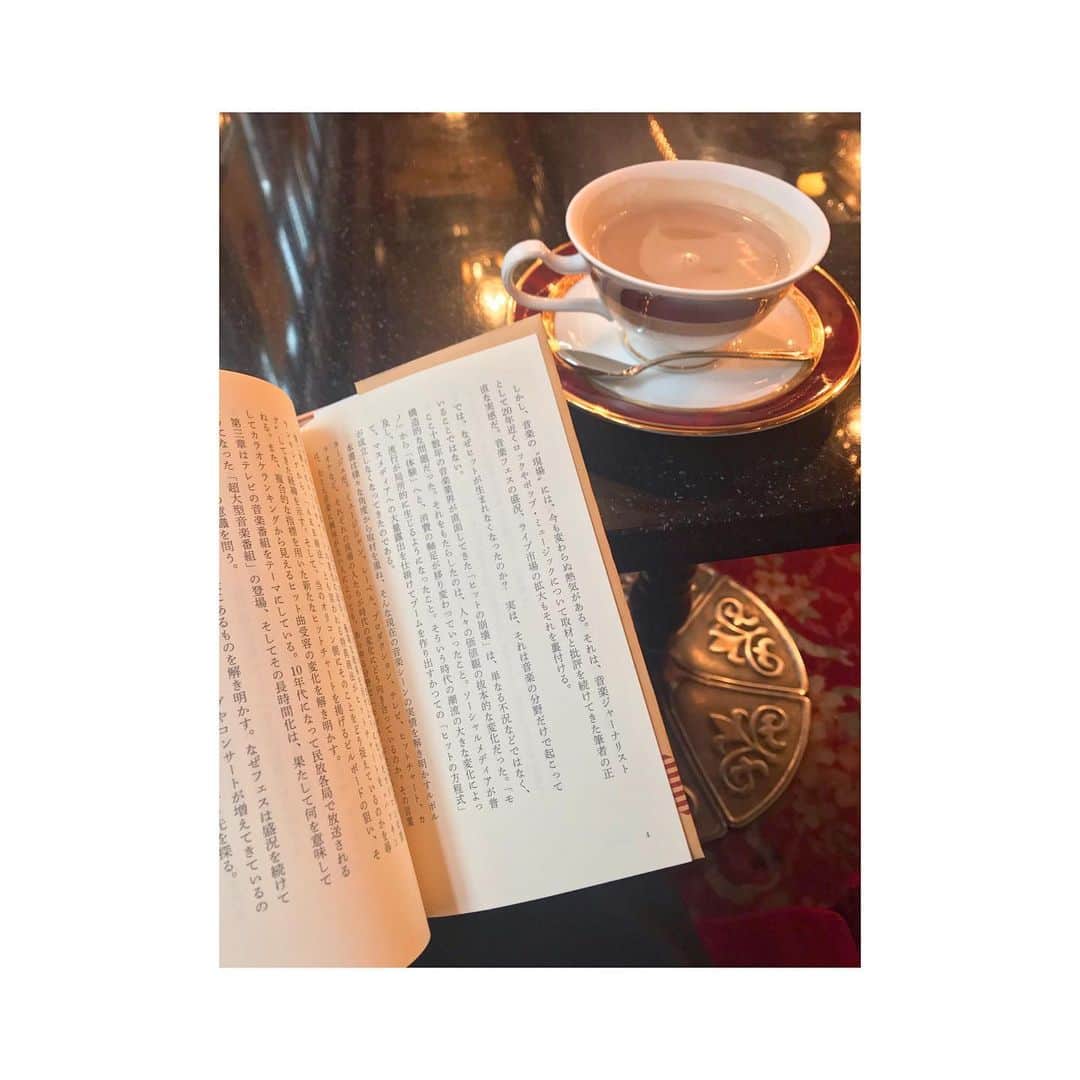 森脇加奈子のインスタグラム：「卒論のための読書、読書、、、」