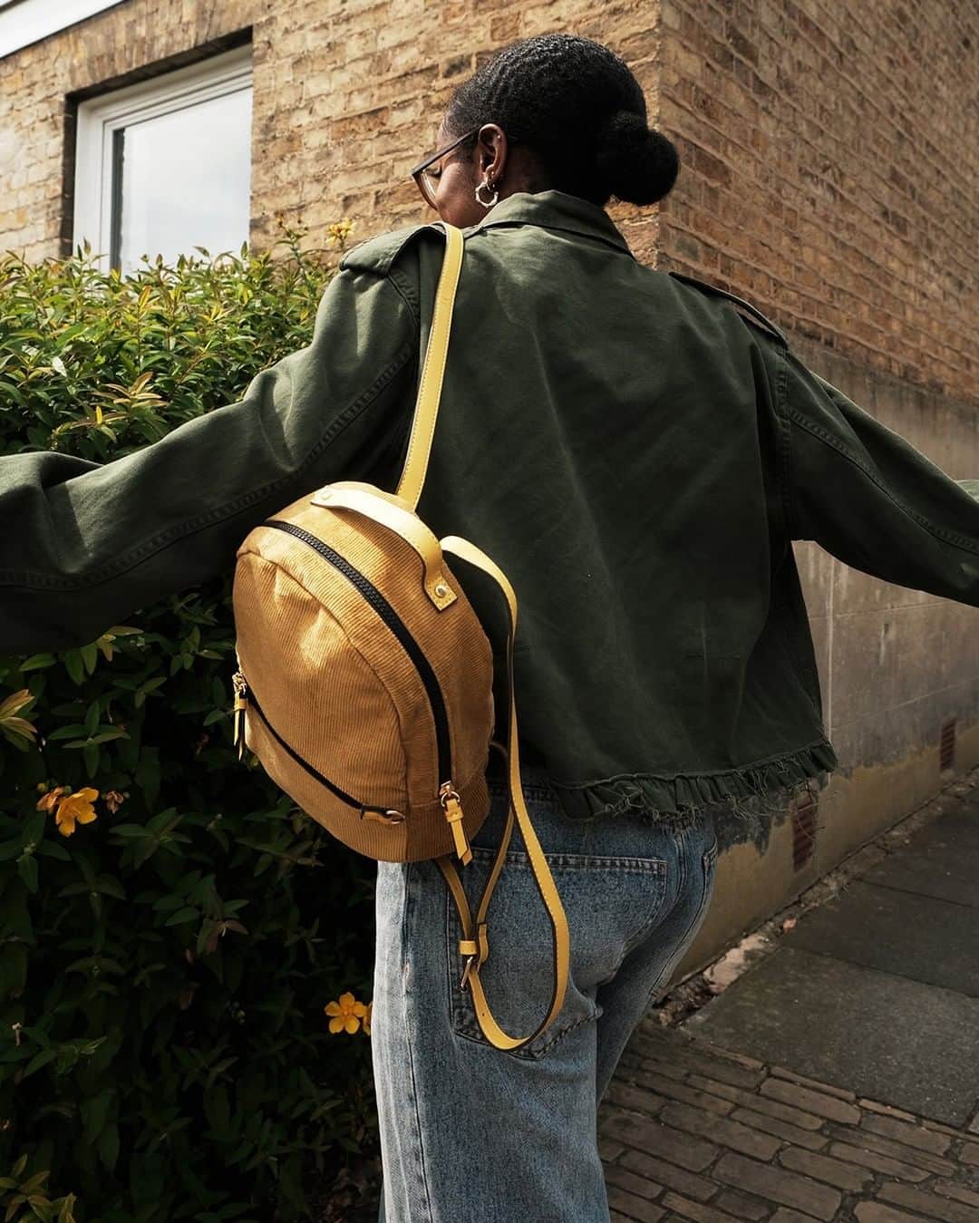 アクセサライズのインスタグラム：「Take a step into the corduroy trend with this delightful mini backpack - the perfect pick me up accessory. 📷@remiafolabi 🔍7901309800? Tap the link in the bio to shop now. #Accessorize #Accessorizer」
