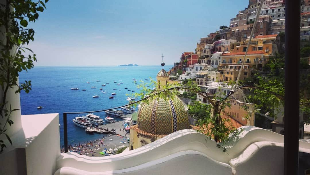 ジョニー・リー・ミラーさんのインスタグラム写真 - (ジョニー・リー・ミラーInstagram)「Lunch in Positano. Bucket list. ✔」7月18日 20時37分 - jonnylmiller