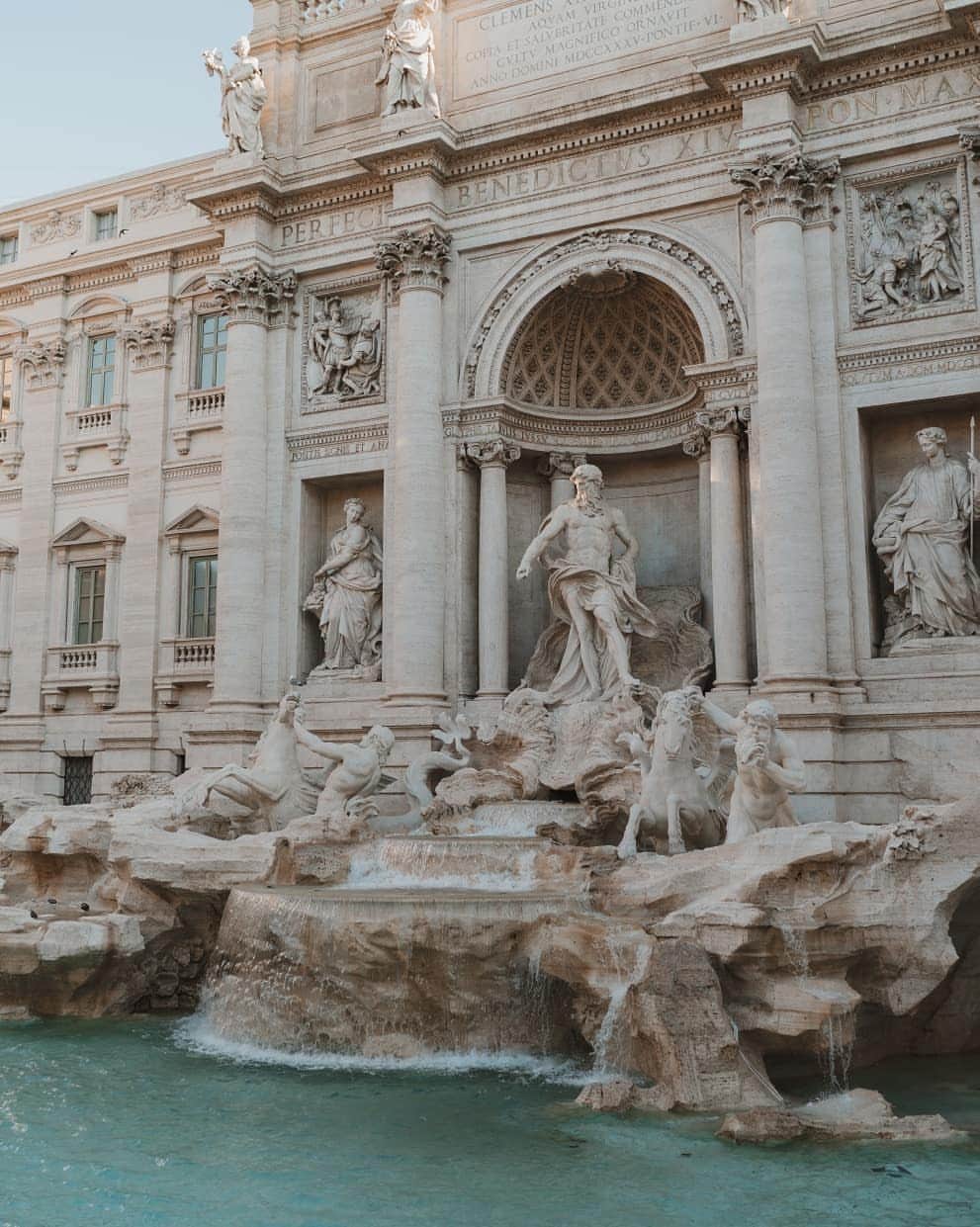Putri Anindyaさんのインスタグラム写真 - (Putri AnindyaInstagram)「When in Rome // have you visited Rome? Where's your fav place there?  the last two days before I went back to Paris was wonderful. I got to stay in @hoteledenrome and experience the wonderful landmarks that located in radius 2km from the hotel.  Here you'll see the view of St Angelo Bridge with St Peter Basilica that looks like diamond by night. Then when you slide, it's the gorgeous Trevi Fountain that you can visit before breakfast time (because it's very crowded). On the third slide you'll see famous Spanish steps of Rome. So just a tip, you have to come here early morning when there is less people and come to Trevi first because it's the most crowded place in Rome. Then walk to Spanish Steps because both are very close. And the last slide is a night pict of St Angelo bridge itself.  All of the places are located near from the @hoteledenrome #atasteofeden #dcmoments.」7月18日 20時44分 - puanindya