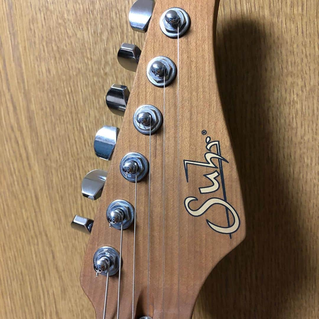 井上裕治さんのインスタグラム写真 - (井上裕治Instagram)「New Comer 🎸‼️ 手にしてしまったSuhr のピンク‼️可愛いし音もサイコー😍❣️ "2019 J Select Series" #guitar  #guitarist  #music  #composer  #player  #awesome  #good  #nice  #studio  #love  #smile  #happy  #Lickwars #talentedmusicans  #suhrguitars  #suhrguitar」7月18日 20時39分 - yuji_inoue_music