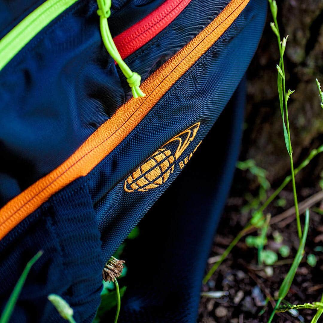 ビームスさんのインスタグラム写真 - (ビームスInstagram)「Crazy Color Zip, Embroidery & BEAMS logo. ARC'TERYX × BEAMS BOY ・ "MANTIS 26"のジップ・刺繍を全て異なるクレイジーカラーにて別注 BEAMSロゴ 入ってます ・ @beams_boy_harajuku  #arcteryx #beamsboy #beams #mantis #mantis26 #アークテリクス #ビームスボーイ #ビームス」7月18日 20時40分 - beams_official