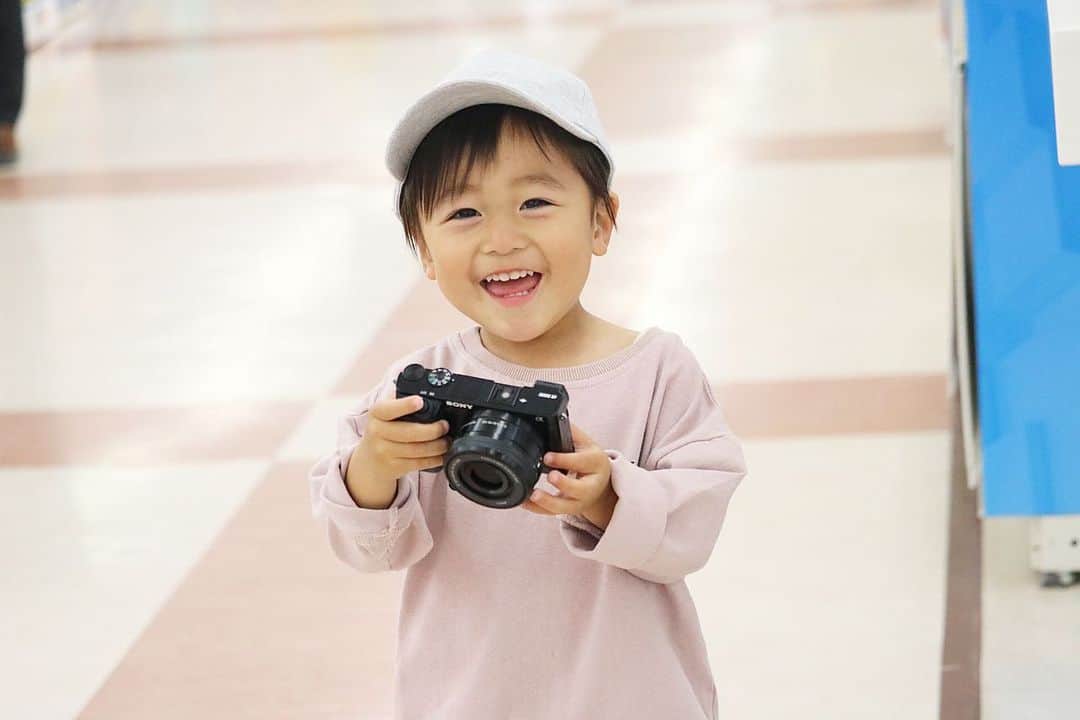 かなのインスタグラム：「． 小さくてかわぁ🥺💓#3年前 ． 模型の📷でカメラマン👏🏻 この時買ったカメラを今日下取りに出して買い換えた💕 夏休みたくさん写真撮ろう🌈✨ ． ． #懐かしいシリーズ」