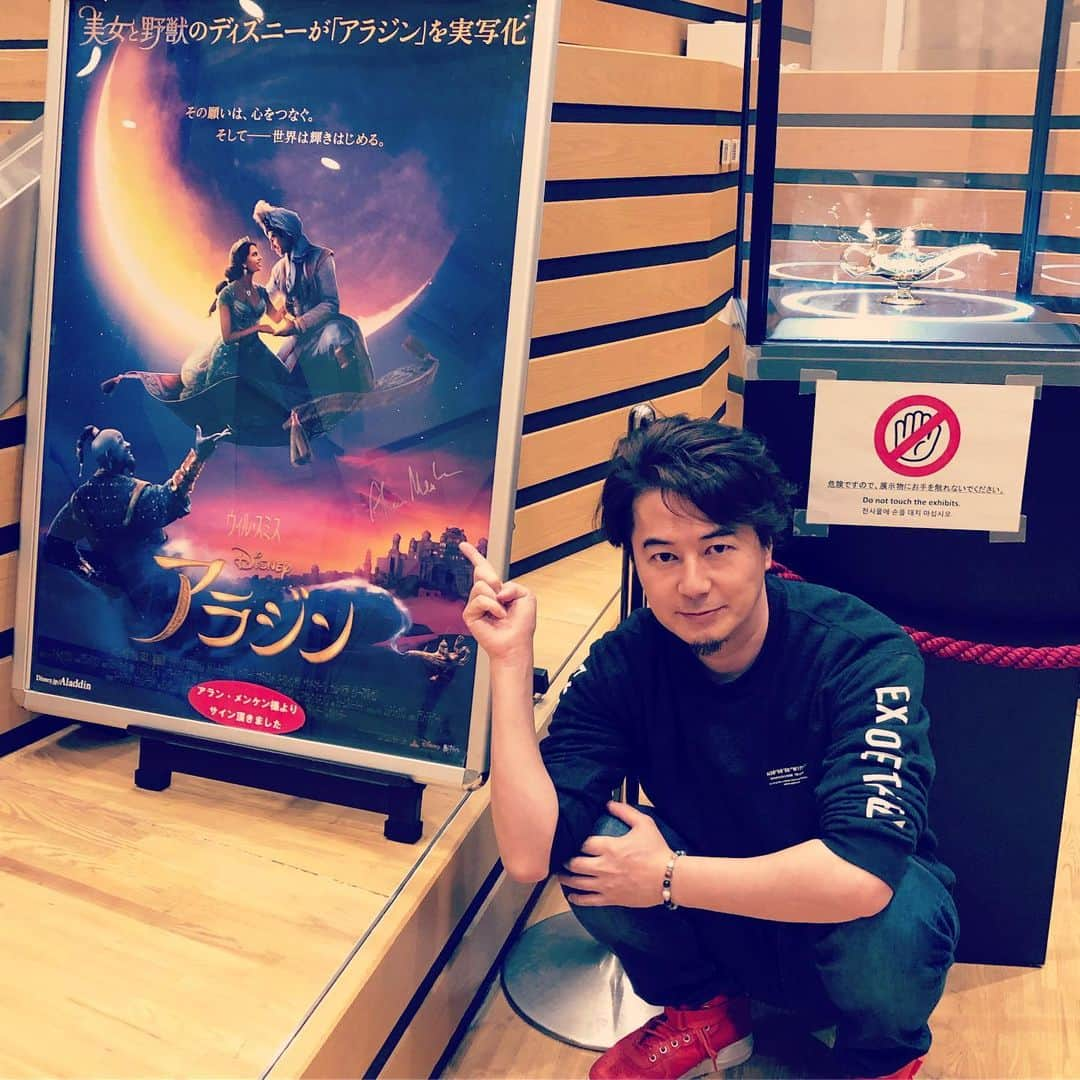 井上裕治さんのインスタグラム写真 - (井上裕治Instagram)「アラジン 最高過ぎるぞ😭👍🏼💫 a whole new world を筆頭に音楽も最高過ぎる😭💫 そしてアラン メンケン様のサインまで🥺💫‼ 姫様美し過ぎ😍  #movie #aladdin #アラジン #awholenewworld  #guitar  #music  #awesome  #good  #nice  #love  #smile  #happy」7月18日 20時49分 - yuji_inoue_music