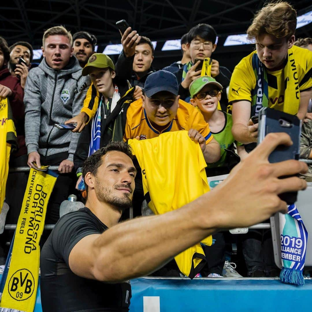 ボルシア・ドルトムントさんのインスタグラム写真 - (ボルシア・ドルトムントInstagram)「✏️ Time for fans! 📸 #bvbsea #bvbusa #fans #borussiadortmund #seattlesounders #marcoreus #axelwitsel #matshummels #usa #seattle」7月18日 20時56分 - bvb09