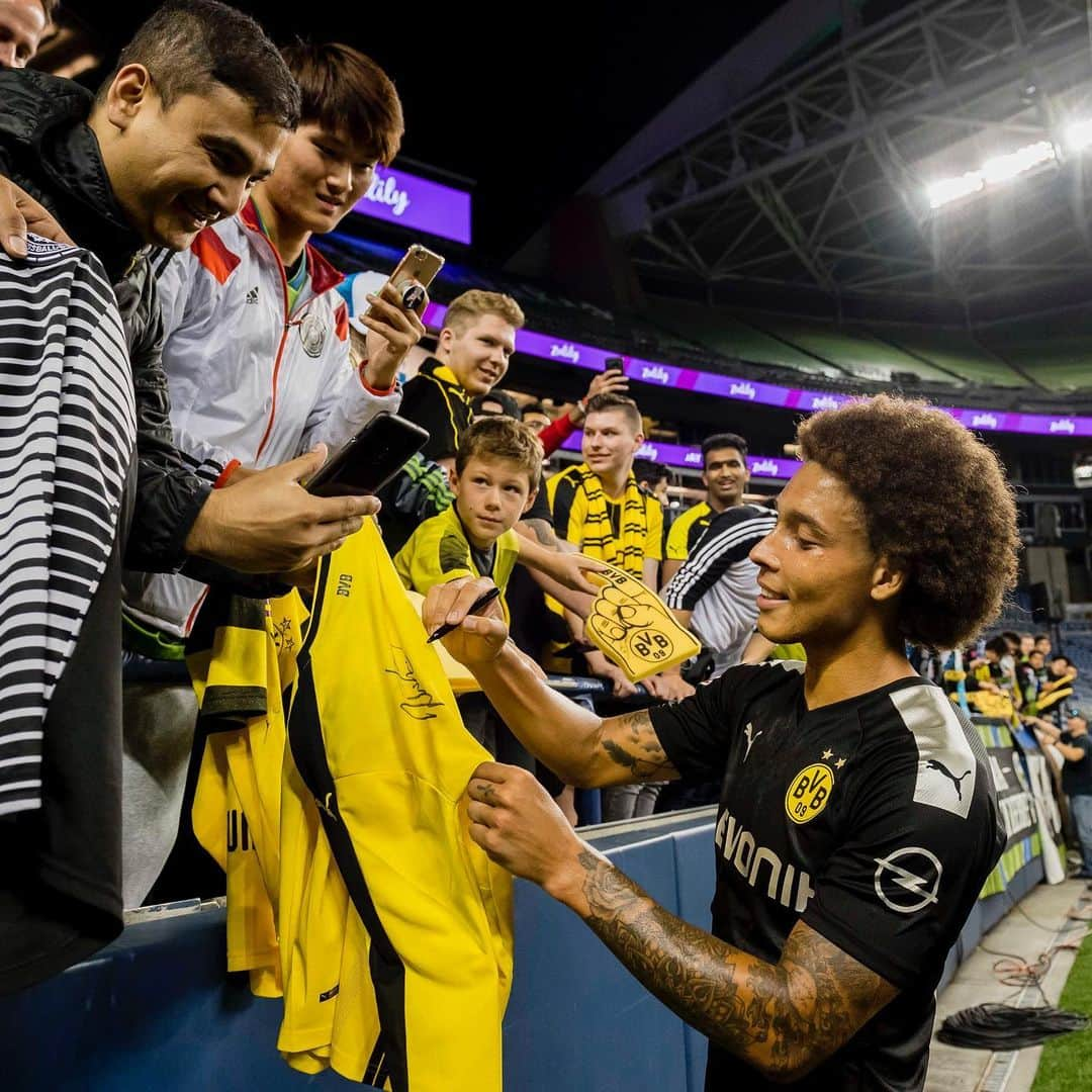 ボルシア・ドルトムントさんのインスタグラム写真 - (ボルシア・ドルトムントInstagram)「✏️ Time for fans! 📸 #bvbsea #bvbusa #fans #borussiadortmund #seattlesounders #marcoreus #axelwitsel #matshummels #usa #seattle」7月18日 20時56分 - bvb09