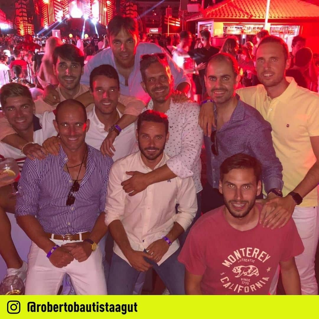 ATP World Tourさんのインスタグラム写真 - (ATP World TourInstagram)「🙋 if you would like to join @robertobautistaagut on his stag do?  #Whatgoesontour #Agut #Stag #Instasports」7月18日 21時00分 - atptour