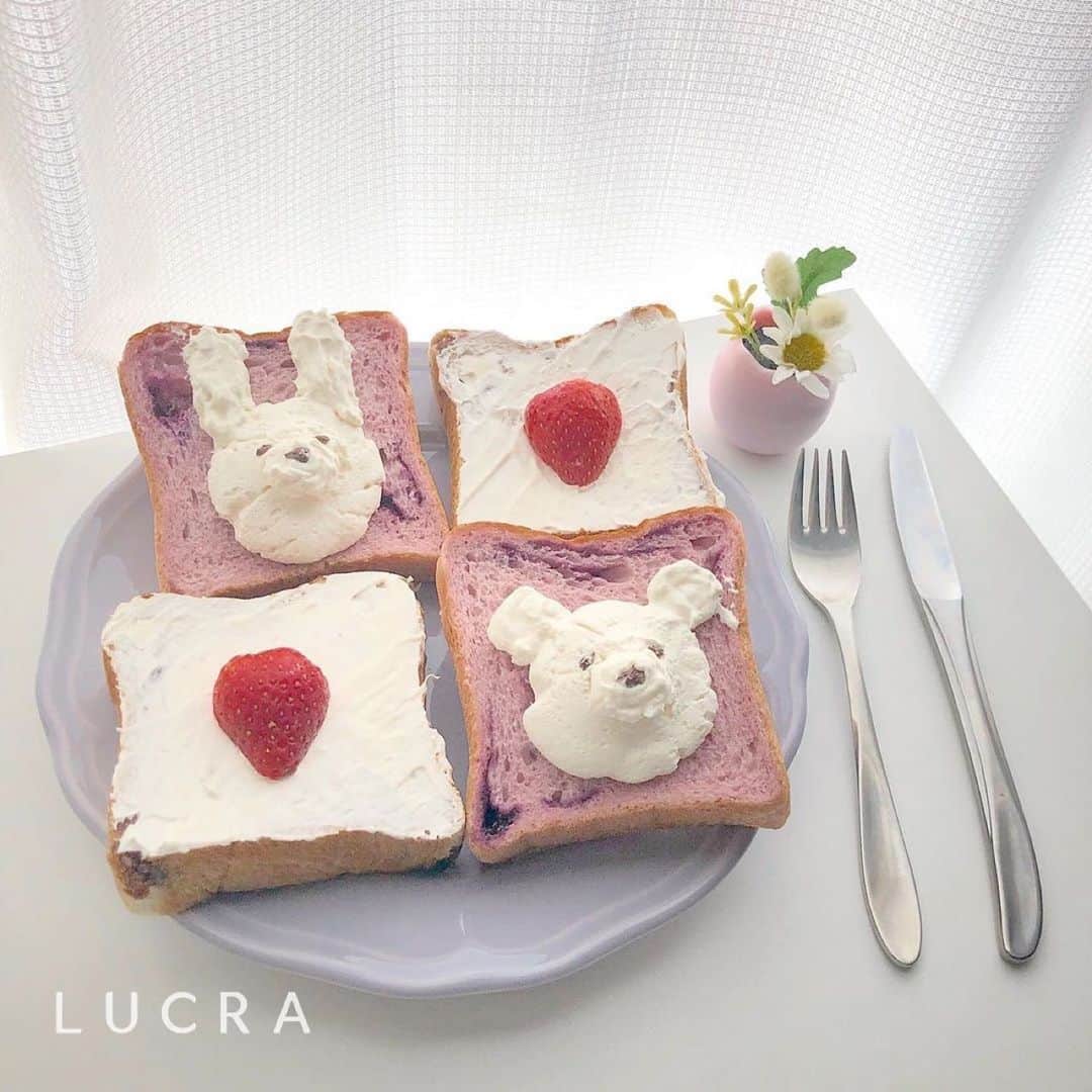 LUCRA（ルクラ）さんのインスタグラム写真 - (LUCRA（ルクラ）Instagram)「＼ おうちでできる ／ 簡単かわいいトーストアート ぜひやってみてくださいね🍞🐰🍓 ㅤㅤㅤ ㅤㅤㅤ  Photo by  @__imnaoka__ ㅤㅤㅤㅤㅤㅤ ㅤㅤㅤㅤㅤㅤ ㅤㅤㅤ  #しろくま#くま#おうちカフェ#ケーキ  ㅤㅤㅤ  LUCRA公式Instagram上で紹介させて頂くお写真を募集中！写真に#lucrajp をつけるかタグ付けして投稿してくださいね♡ ㅤㅤㅤ  #カフェ #カフェ巡り #しろくまケーキ#くまケーキ#ケーキ作り#ケーキ屋さん#おやつ #カフェタイム#くまさん#カフェ巡り好きな人と繋がりたい#カフェ好きな人と繋がりたい#インスタ映え#カフェ好き #置き画くら部 #置き画倶楽部 #おきがくらぶ#置き画#朝ごはん#クマートースト#プレートごはん#トーストアート#トーストアレンジ」7月18日 21時10分 - lucra_app