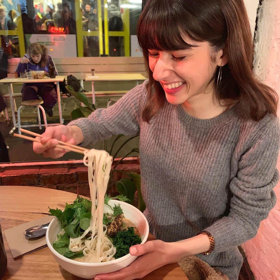 LINA（吉村リナ）さんのインスタグラム写真 - (LINA（吉村リナ）Instagram)「My very first time trying vegan Ramen 😳 I wasn’t very fan of Ramen since I was a child, but It was sooo good!!! More than I expected ⚡️🍜❤️ Creamy tofu ramen w/ shiitake!! ⠀⠀ ・ 初めて食べたVeganラーメン😳 ⠀⠀ 実は子供の頃からそんなにラーメンのファンではなくて、この20年間のうち食べた回数は手で数えられるくらいなんですが、この無添加ラーメンは素直に美味しかったです😍⚡️🍜🍃 ⠀⠀ 豆乳仕立ての濃厚なスープで、 椎茸とお豆腐が絶妙なマッチ🇯🇵 ヌードルはライスヌードルにしました 🤤」7月18日 21時02分 - lina3336