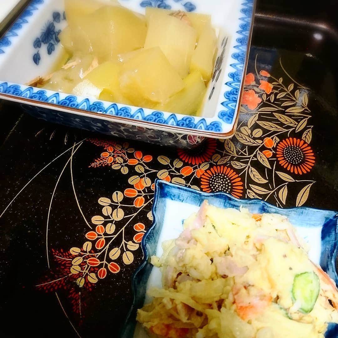 小原尚子のインスタグラム：「夕顔の煮付けとポテトサラダ 何の変哲もない常備菜｡」