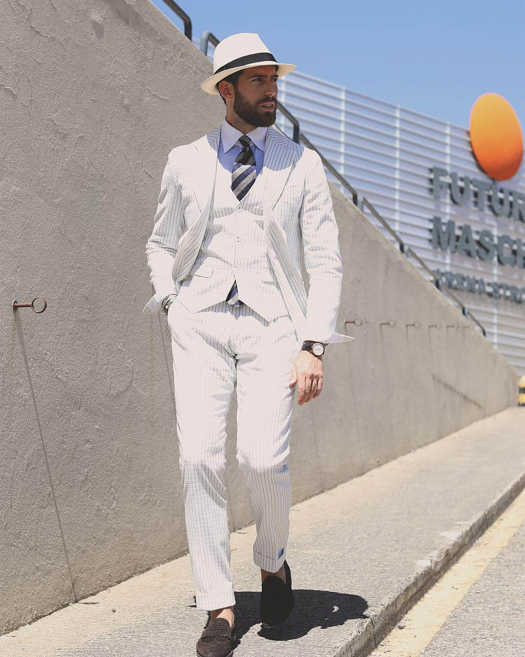 Lee Oliveiraさんのインスタグラム写真 - (Lee OliveiraInstagram)「Summer style vibes. Latest work shot for @helen_kaminski 🎩 in Florence - Italy @carlos_domord . . . #LeeOprojects #fashion #menswear #mensstyle #menshats #menshat #mensfashion #helenkaminski #kaminskiman #menssummerfashion #menssummerstyle #florence #firenze #carlosdomord #style #white #whitesuit」7月18日 21時15分 - leeoliveira