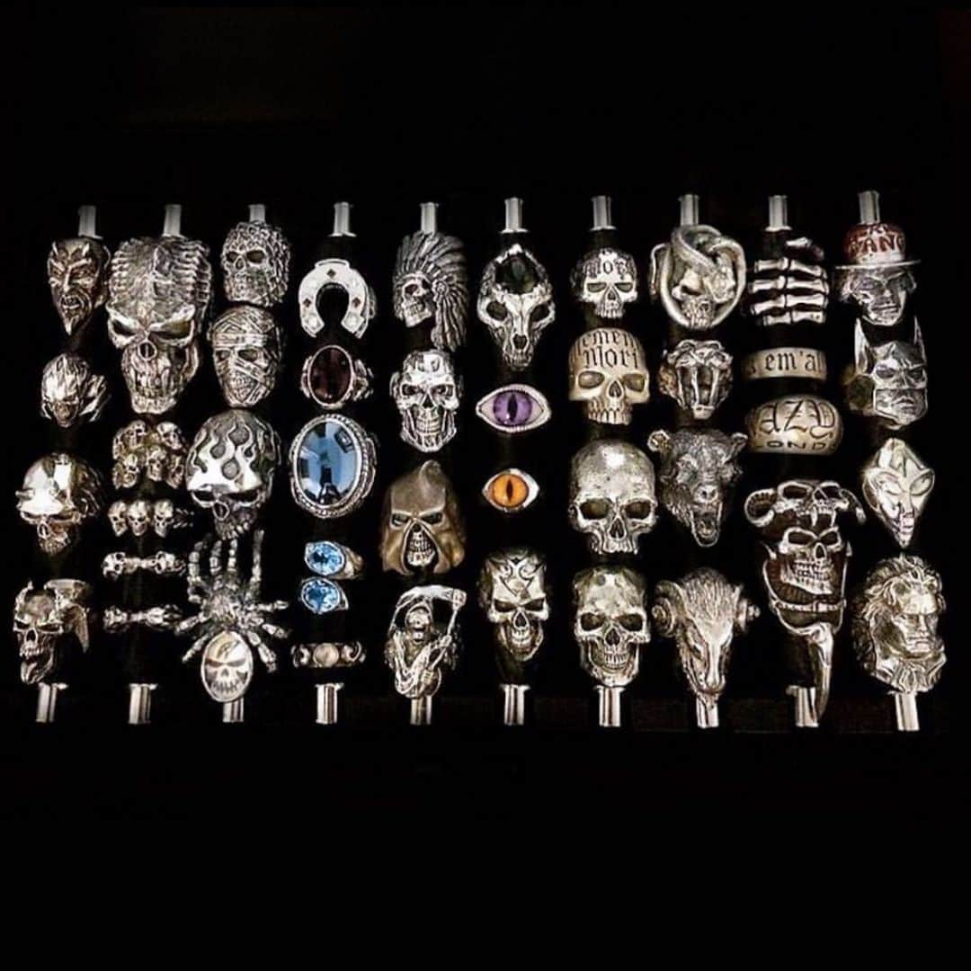 クレイジーピッグさんのインスタグラム写真 - (クレイジーピッグInstagram)「Love this shot of an old order ready to go ✈️ Hard to choose a favourite 😍🤤😍 #skulls #skullring #skulljewellery #aged #guitar #fire #flames #skullandbones #luxuryjewellery #bonehand #bling #bones #gothic #goth #gothicjewellery #gothicfashion #gold #londonjewellery #eyes #eyelashes #gemstones #crystals #crystalhealing #handmadeinlondon #coventgarden」7月18日 21時27分 - crazypigdesignslondon