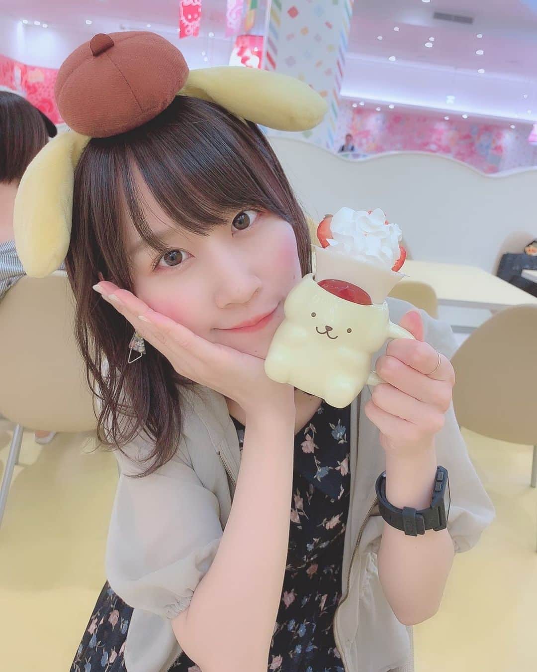 八木沙季のインスタグラム：「🍮🍮 . りーたんさんとサンリオピューロランド行ってきたよ💗 いっぱい写真撮ったからどんどん載せていくね〜✨ ポムポムプリンの耳買ってポムポムプリンご飯食べた😋 . #サンリオピューロランド  #ポムポムプリン  #サンリオ」