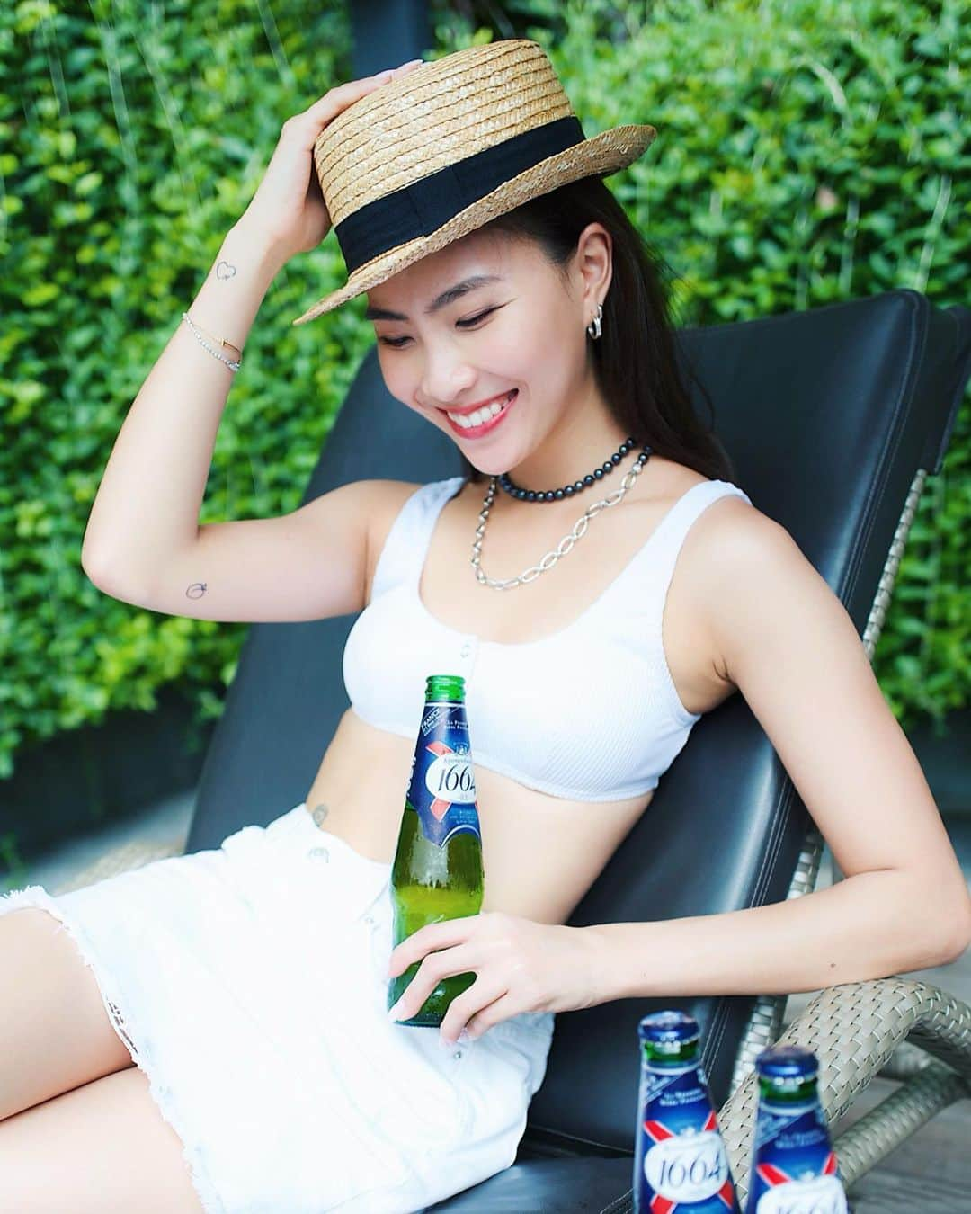 ソニアさんのインスタグラム写真 - (ソニアInstagram)「Nothing a cold one can’t solve! 🍻 Don’t forget to add this to your weekend plans: @kronenbourg1664sg’s beer terrace pop-up at Emerald Hill street! Bring your loved ones along and savour the moment with 1664! . RSVP at k1664blanc.com (or click the link in my bio) to redeem a free pour of 1664 Blanc and limited edition 1664-infused dessert by FATCAT! 🧁  #1664Terrace #1664LagerSG #1664BlancSG」7月18日 21時23分 - soniachew