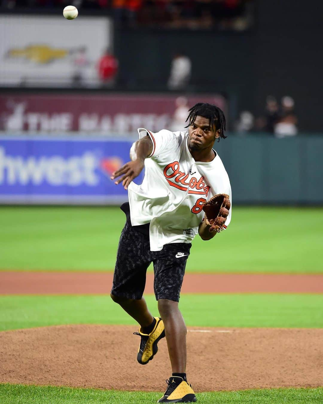 NFLさんのインスタグラム写真 - (NFLInstagram)「Lamar Jackson threw out the first pitch in Baltimore yesterday! 💪 📷: Evan Habeeb/USAT」7月18日 21時32分 - nfl