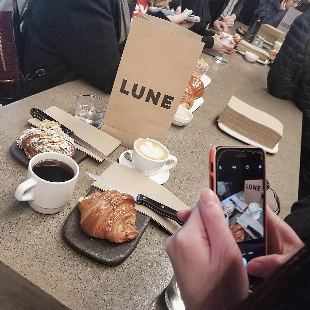 小林レイミさんのインスタグラム写真 - (小林レイミInstagram)「@lunecroissant Bomb croissant⭐️⭐️⭐️⭐️⭐️ 朝から行列のお店🥐クロワッサン本当に美味しいんだけど、コーヒーの味わからない私がめちゃくちゃ美味しいと思った🙄☕💘🔥 #lunecroissant #melbournebrunch #croissant #coffeetime #coffeebreak #morning #bakery #girlstrip #traveling #boulangerie #sweet  #スウィートインスタ #クロワッサン #コーヒーが美味しい時って電気走るんだね」7月18日 21時33分 - _reimi._____