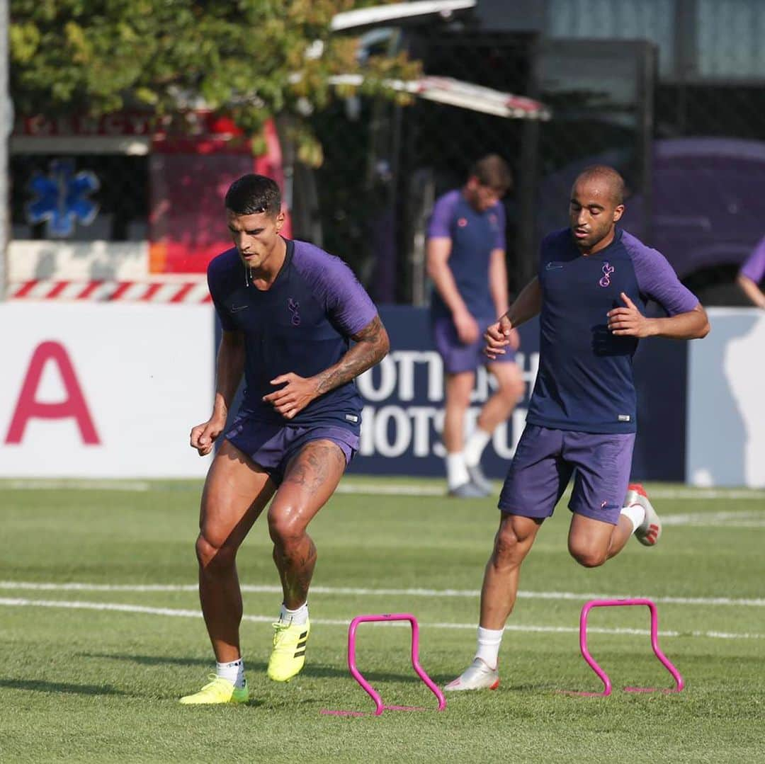 エリク・ラメラさんのインスタグラム写真 - (エリク・ラメラInstagram)「Lo que cuesta hoy sirve para mañana ... positivos siempre hermanoooo🤜🤛 @lucasmoura7  Con 🤤 iba 🤣😆🙈 #preseason」7月18日 21時41分 - eriklamela