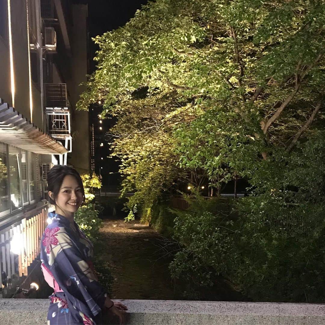 浦郷絵梨佳さんのインスタグラム写真 - (浦郷絵梨佳Instagram)「大好きな人たちと京都 そして京都でステキな出会い、、、 こんなに楽しくて全力で雨が降っても暑くても何があっても笑っていられたのっていつぶりだろう 修学旅行が終わったあとみたいな気持ちになってるけど、 絶対一生忘れない4日間だったし このみんなは本当に大好きで大切でこれからも損得とかなしに助けたいし力になりたいって思った 濃厚すぎた京都の日々でした . #京都 #ありがとう #素敵な街  #これから #京都投稿 #続きます #笑」7月18日 21時49分 - urago.erika