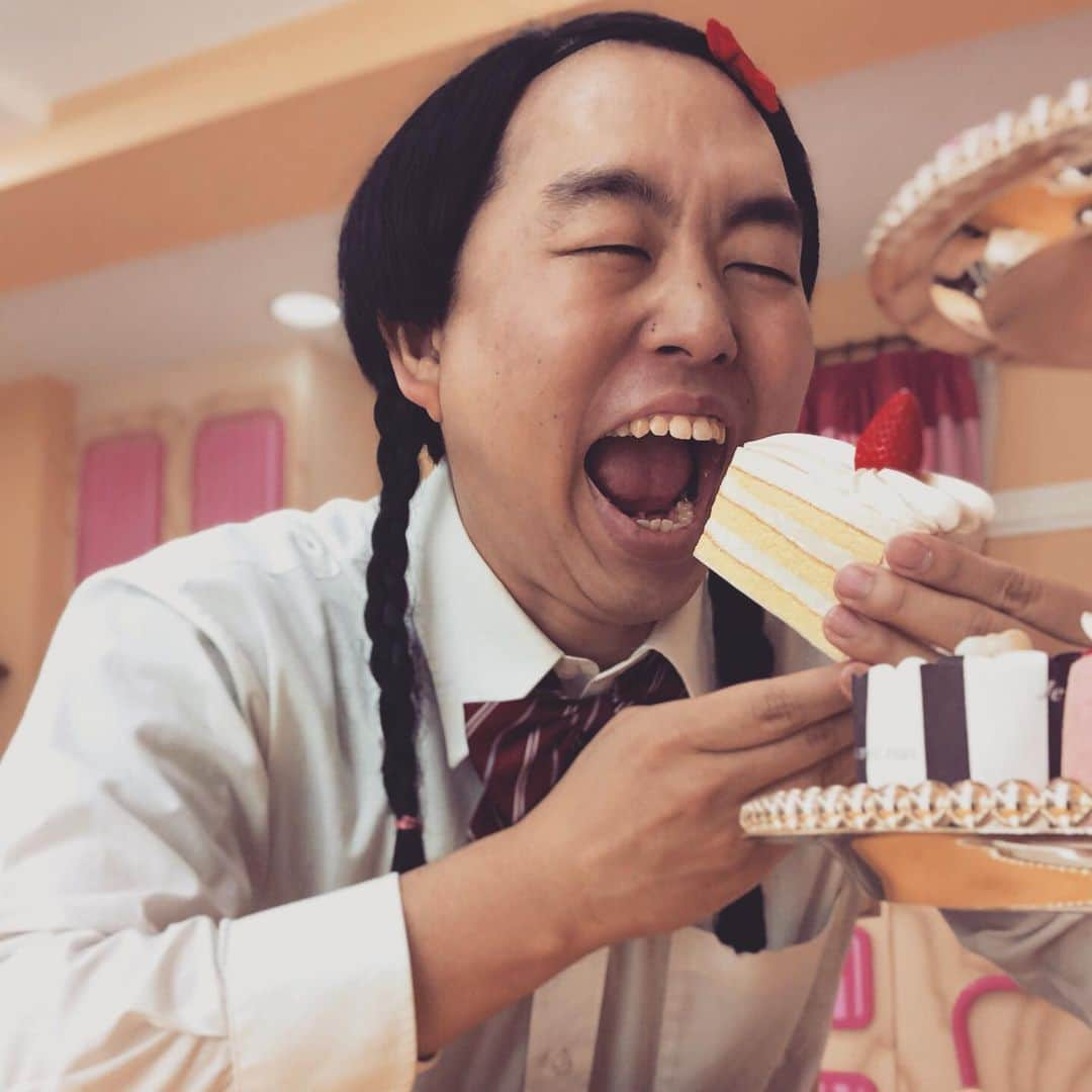 かみちぃさんのインスタグラム写真 - (かみちぃInstagram)「如月マロンの新曲🎵 🍰イチゴのショートケーキ🍰  MVが完成しました〜‼️ パチパチ〜👏 明日❗️ 7月19日❗️ 18時🕕 YouTubeで公開しまーす🍓  たくさん見てくれないとみんな嫌いになっちゃうからね❣️ なんてね❗️べーーーーーだ😝‼️‼️ #如月マロン #イチゴのショートケーキMV #私が1番かわいいもんべーだ #ジェラードン」7月18日 21時50分 - kamichii_gerrardon