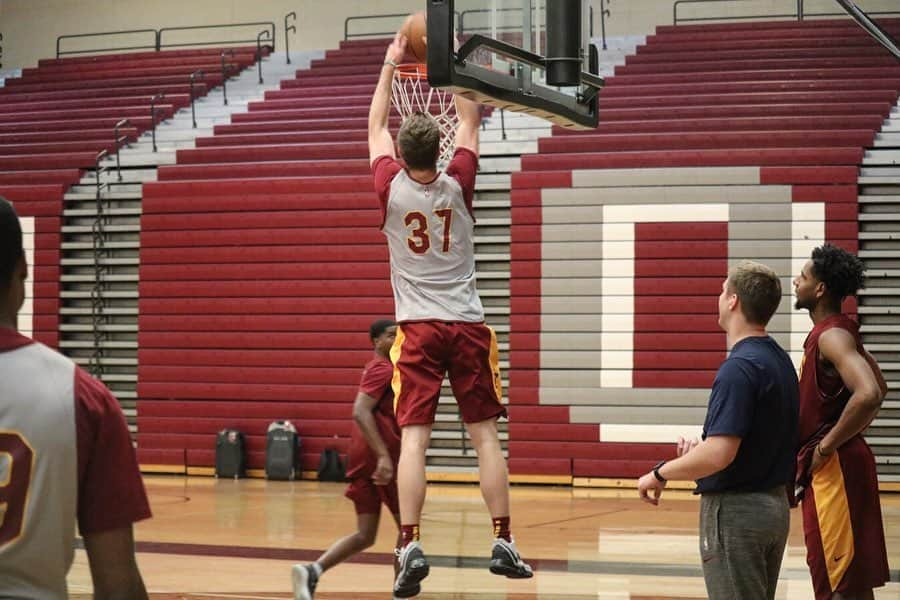 キャブスさんのインスタグラム写真 - (キャブスInstagram)「#TBT to @nbasummerleague 🌵☀️🏀 Find more #CavsSummer photos now at cavs.com!」7月18日 21時50分 - cavs