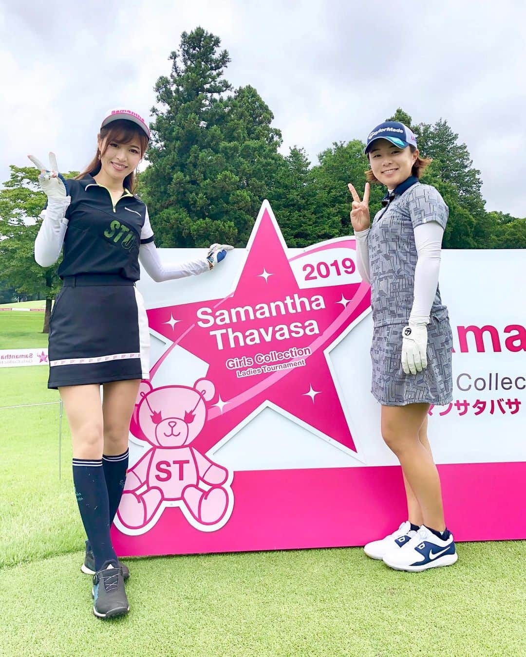 高橋としみさんのインスタグラム写真 - (高橋としみInstagram)「いよいよ！明日から⛳️ サマンサタバサガールズコレクション レディーストーナメント2019🏌️‍♀️ . 今日はプロアマ大会✨✨ 永峰咲希プロとご一緒しました❤️ 惚れ惚れするショットの数々！！ 気さくで失敗つづきのわたしに アドバイスもたくさん頂きました😭❤️ プレッシャーに弱いので こういう時すごく失敗します💦 . 教えてもらったの早く練習したい（笑） . 明日からの試合楽しみすぎる！ 観にいこーかなー😍 . また写真アップします✨ . #ゴルフ#ゴルフウェア#サマンサタバサガールズコレクションレディーストーナメント #サマンサタバサ」7月18日 21時52分 - toshimi_1002