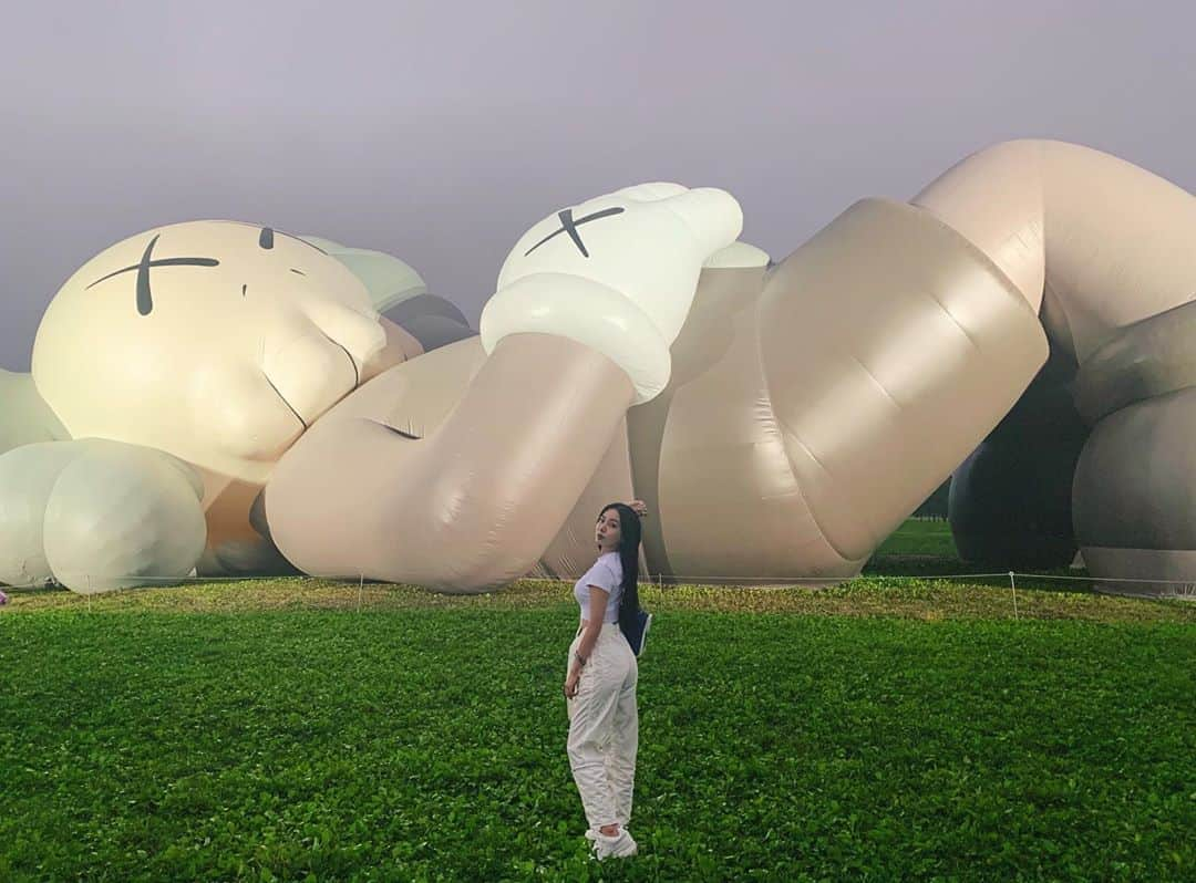 megbabyさんのインスタグラム写真 - (megbabyInstagram)「☺️KAWS:HOLIDAY ✖️✖️🗻🇯🇵#KAWS #KAWSHOLIDAY #japan」7月18日 22時02分 - _megbaby_