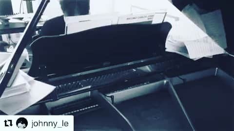渋谷慶一郎のインスタグラム：「スタジオ、散らかってるけど…Scary Beauty弾いてみた。I played Scary Beauty for my friends at studio ATAK Tokyo.  #Repost @johnny_le with @get_repost ・・・ My dear composer pal Keiichiro Shibuya san 🎹 #research」